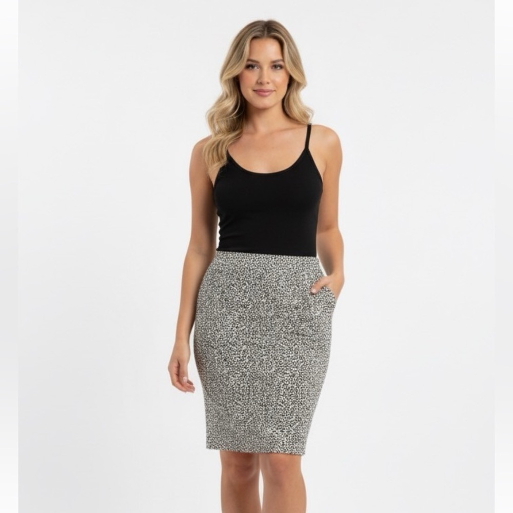 Rachel Zoe Slip on Leopard patterned stretchy pencil skirt Size 8